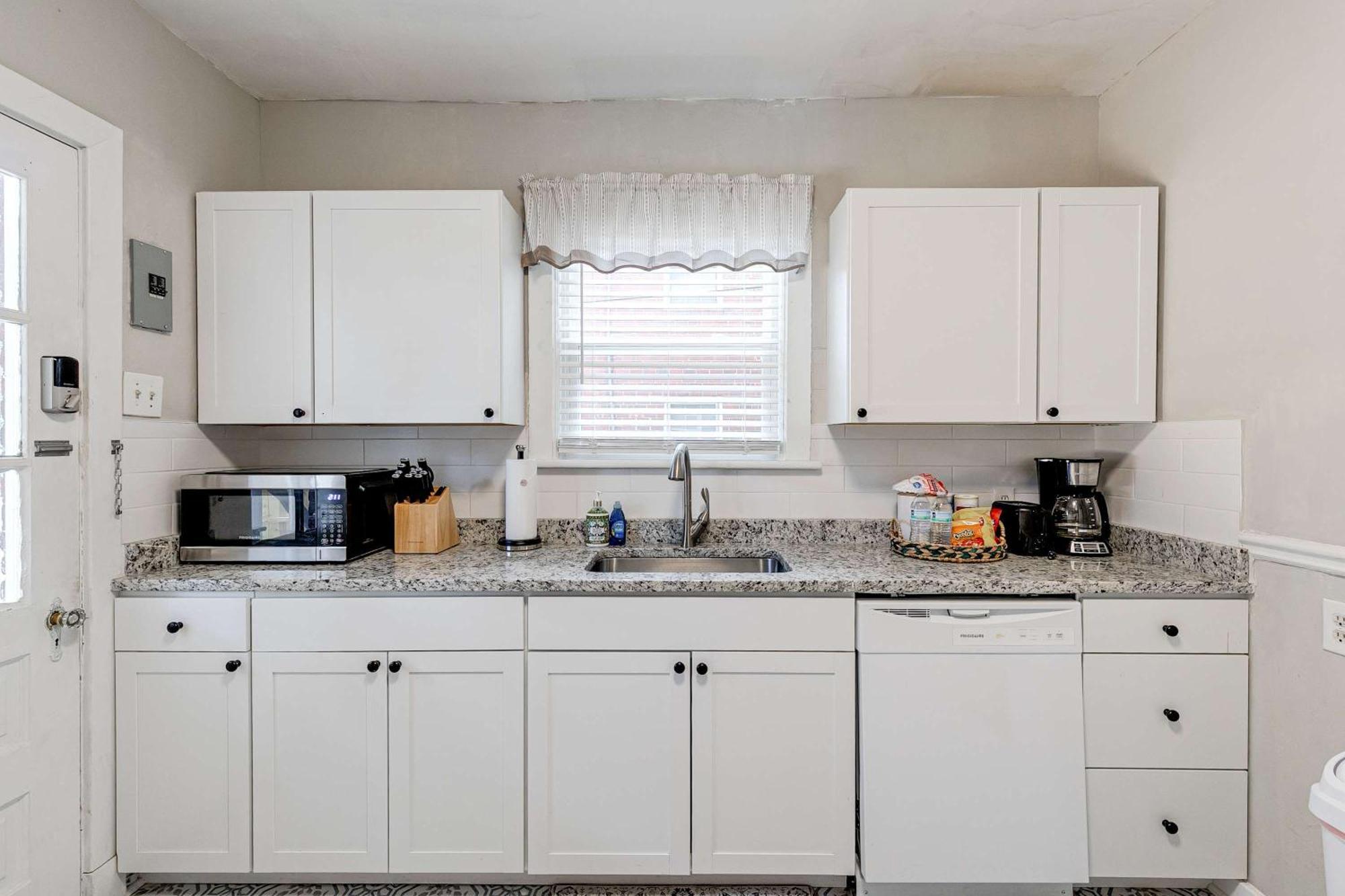 Grand2 4br Family In Scotts' Addition *